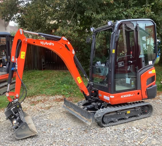 Bagger bei Erdarbeiten